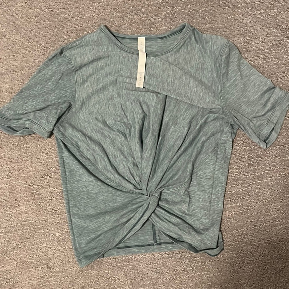 Lululemon tshirt